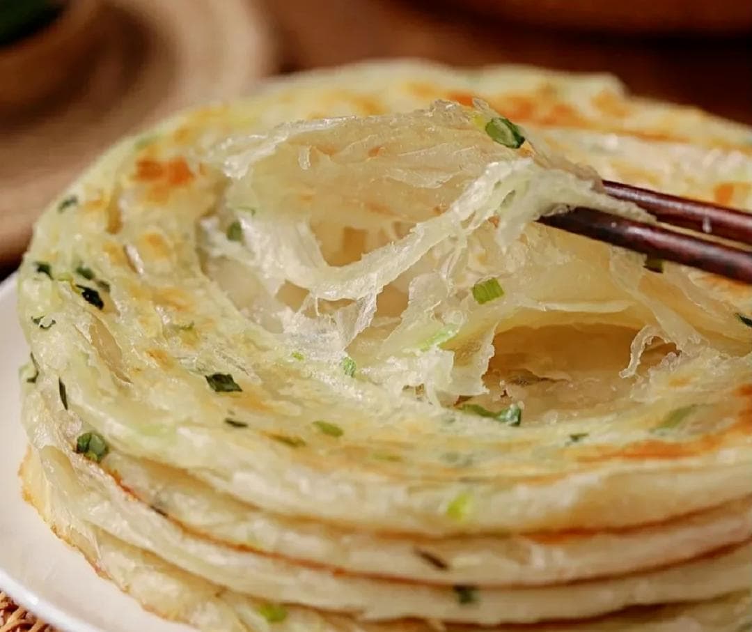 葱油饼秘制教程，如何在家做出街边美味级别的葱油饼？