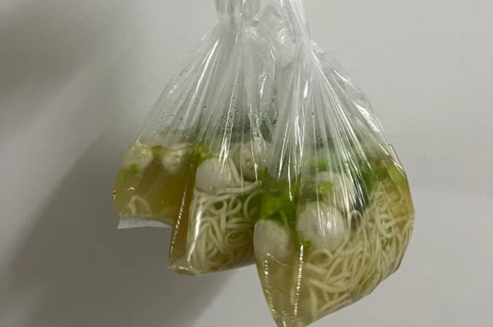 别再用“这种袋子”装东西了！危害远比你想象的大，很多人中招