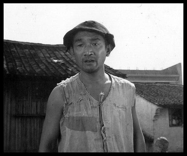 《阿Q正传》：电影中的社会讽刺与人性的深度剖析