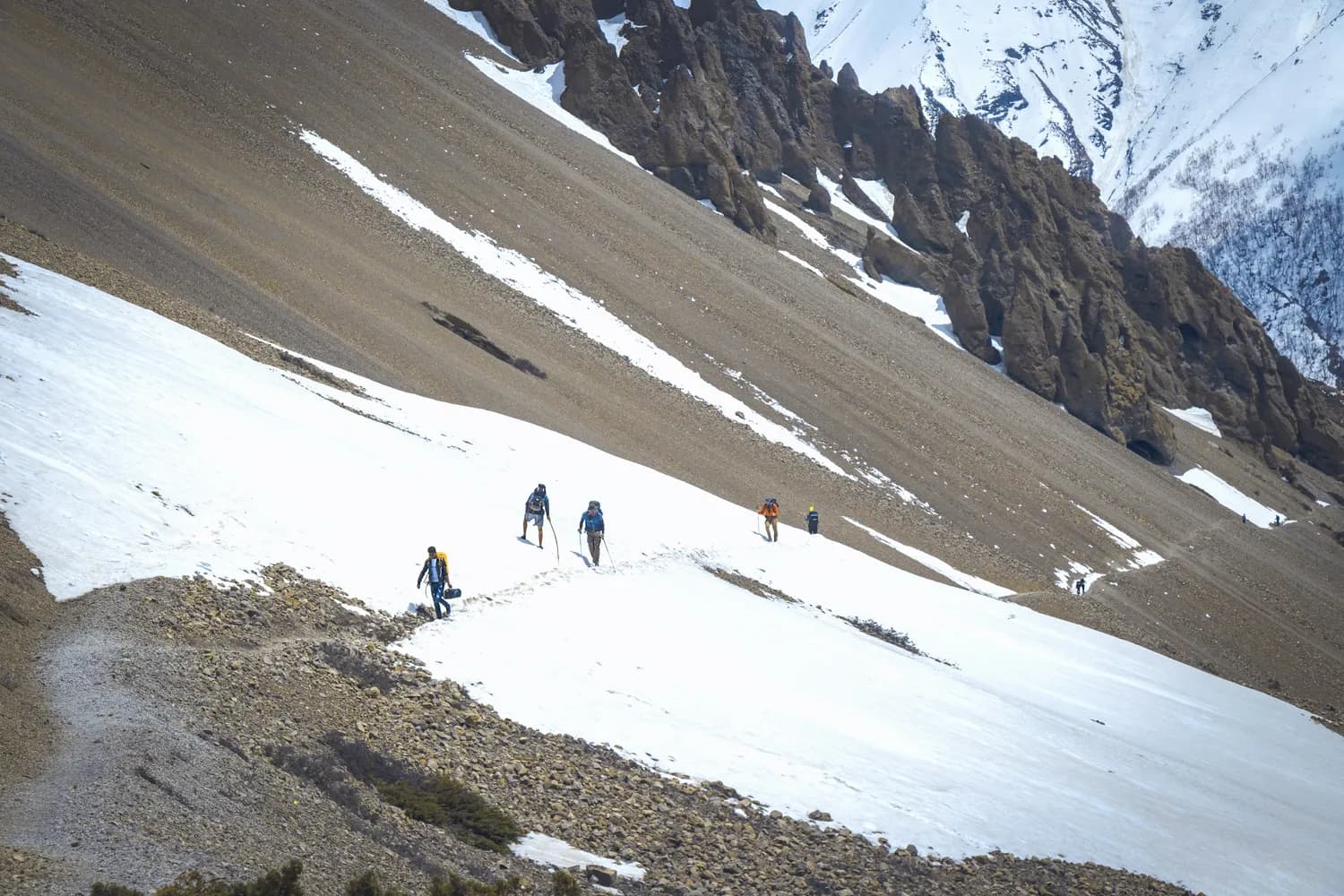 高海拔登山指南：从科学训练到安全保障的全程方案