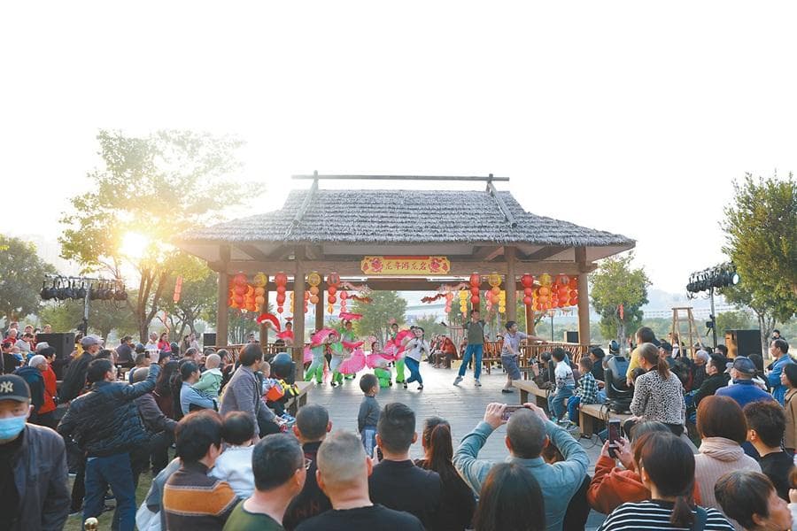 龙岩迎龙年：闽粤赣三省四市联办客家非遗年货大集