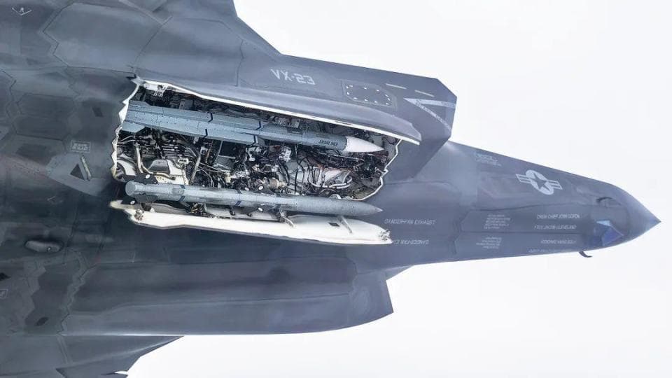 如虎添翼，F-35B成功搭载“流星”远程空空导弹
