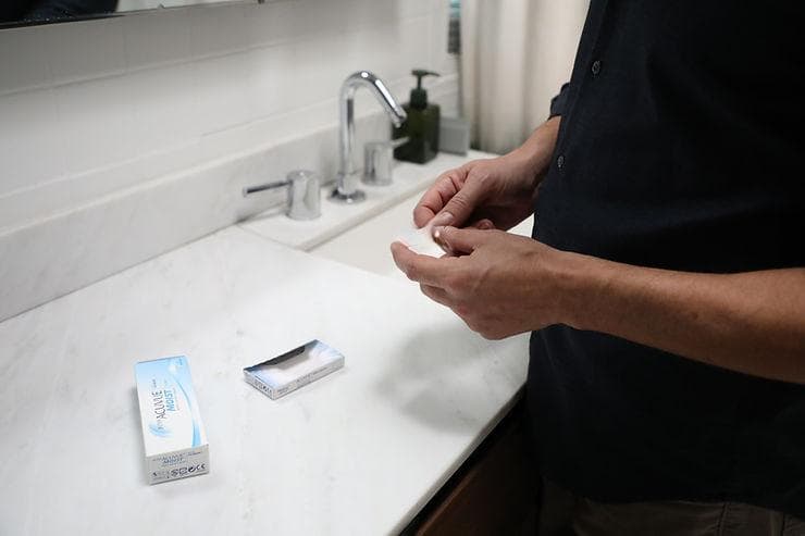 隐形眼镜佩戴者的眼睛健康提示