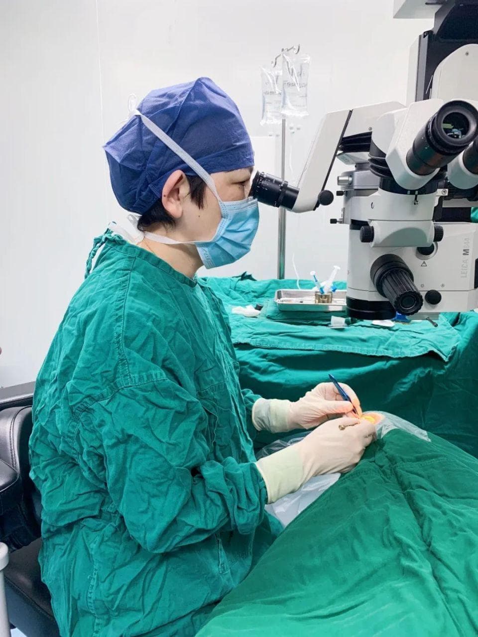 近视手术选择指南：飞秒激光VS人工晶体植入，哪种更适合你？