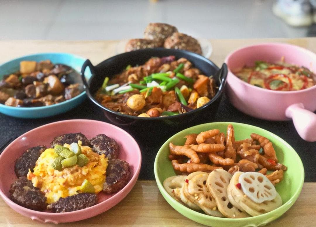 都说午餐要吃好，晚餐要吃少，为什么大多数人的晚餐比午餐更丰富？