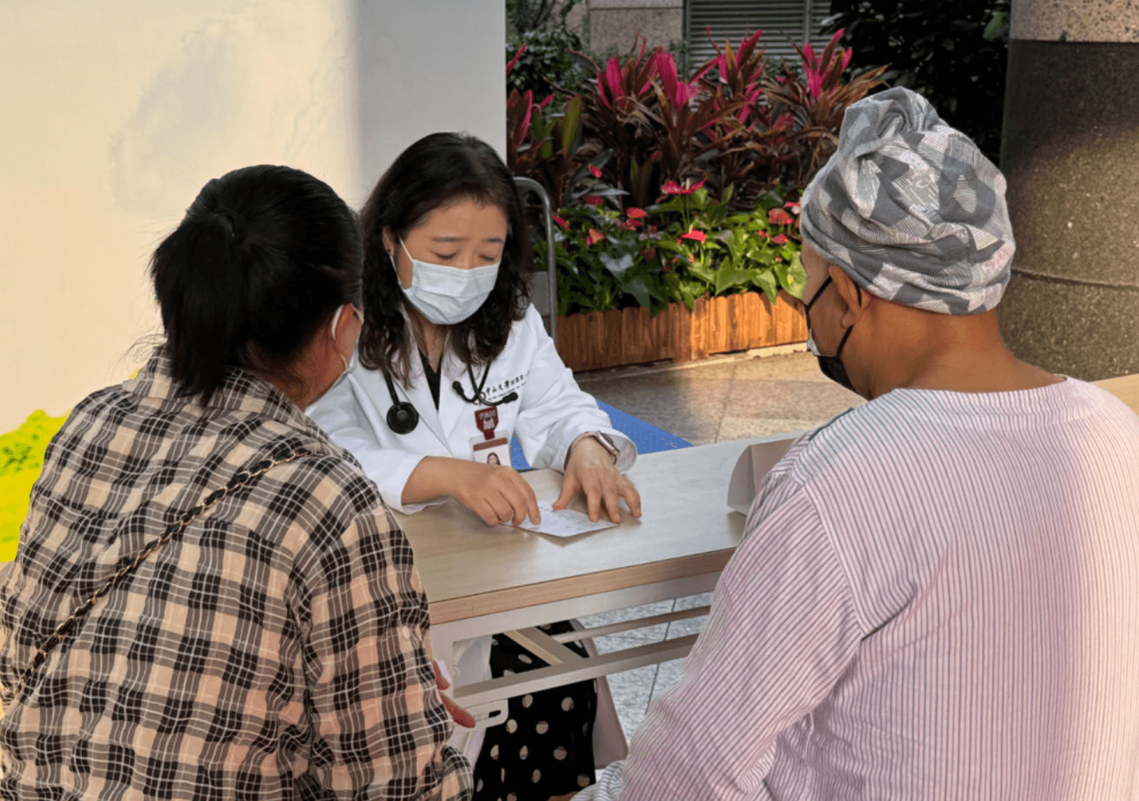 世界无烟日｜吸烟及二手烟、厨房油烟均是致癌因素，专家：高危人群早戒烟早筛查