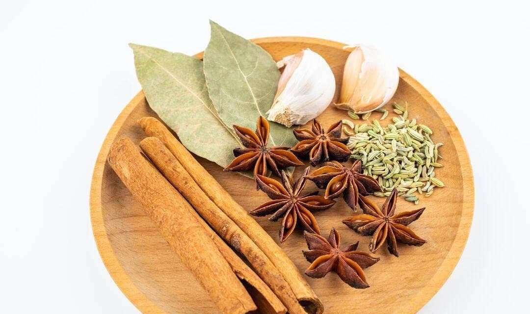 一贴教你正确使用桂皮八角香叶，秒变厨房高手，但有些人不能吃