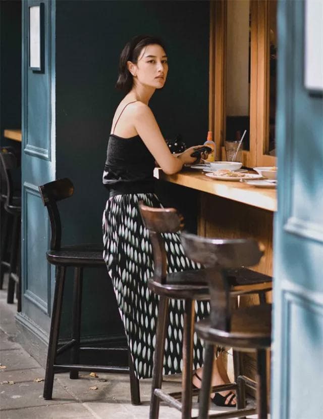 你适合长裙还是短裙？身高决定裙子的长度，158的女生适合第一种