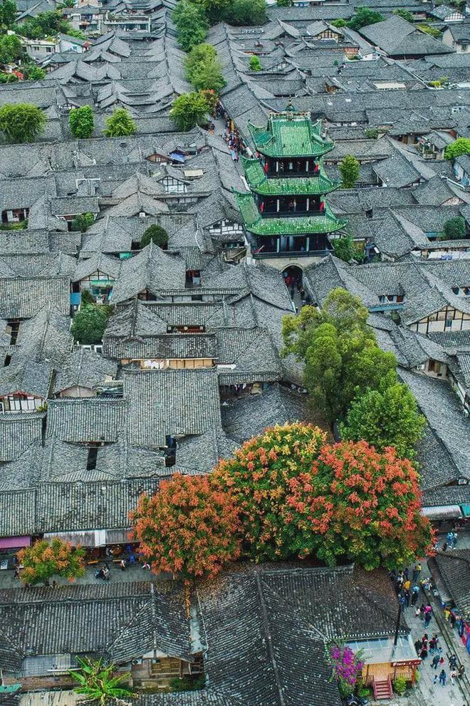 这座隐藏在四川的千年古城，曾被诗圣杜甫“点赞”，藏着真正的古城之魂！
