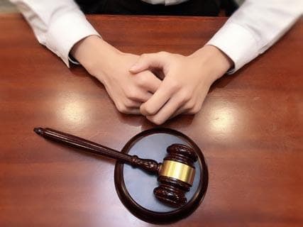 工伤可以先保险理赔再鉴定吗？