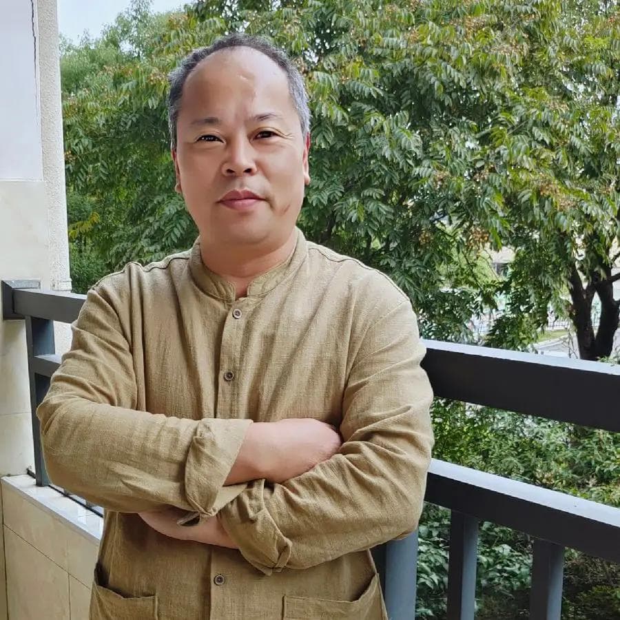 读海子《日记》：德令哈夜空中的孤独星芒，海子日记里的灵魂独语