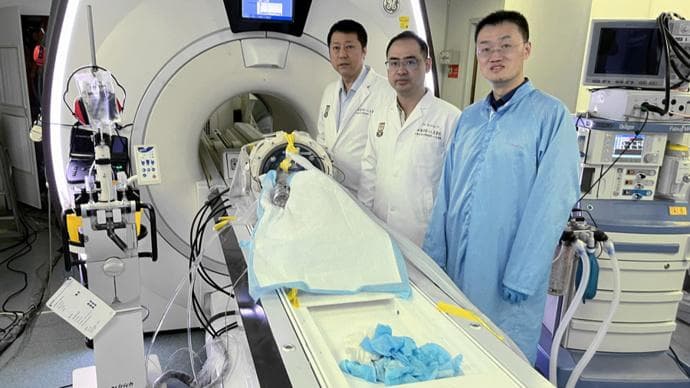 打破国外垄断，利好帕金森患者：国产经颅“磁波刀”系统临床前实验在沪完成