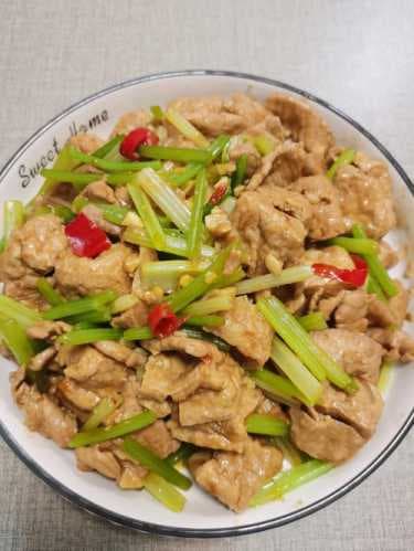 芹菜炒豆腐的多种做法与烹饪技巧