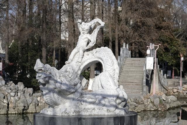 哪吒闹海雕塑亮相襄阳！40多年依旧熠熠生辉，见证城市变迁！
