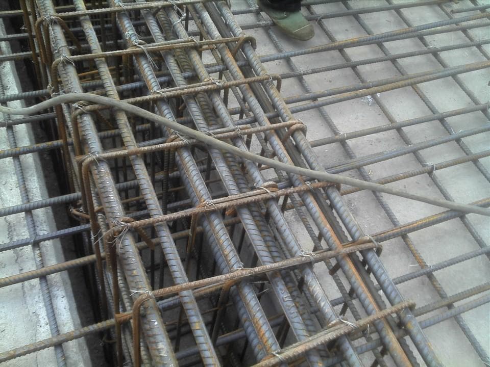 根据在结构中的作用，钢筋有哪些分类？