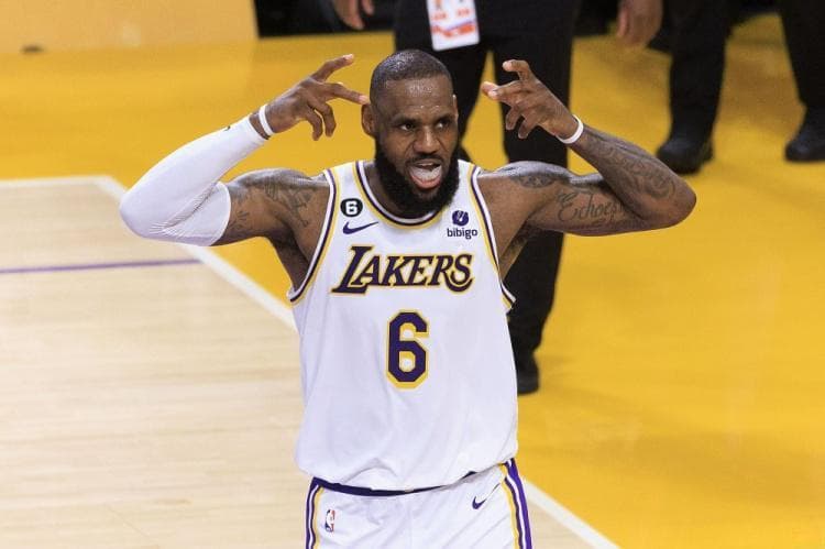 见证历史！詹姆斯成NBA首位40000分先生