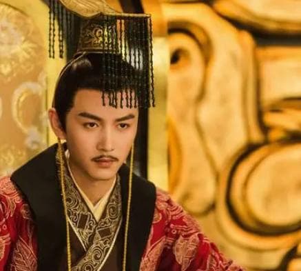古代皇帝临死才传位的背后原因，都涉及什么方面？