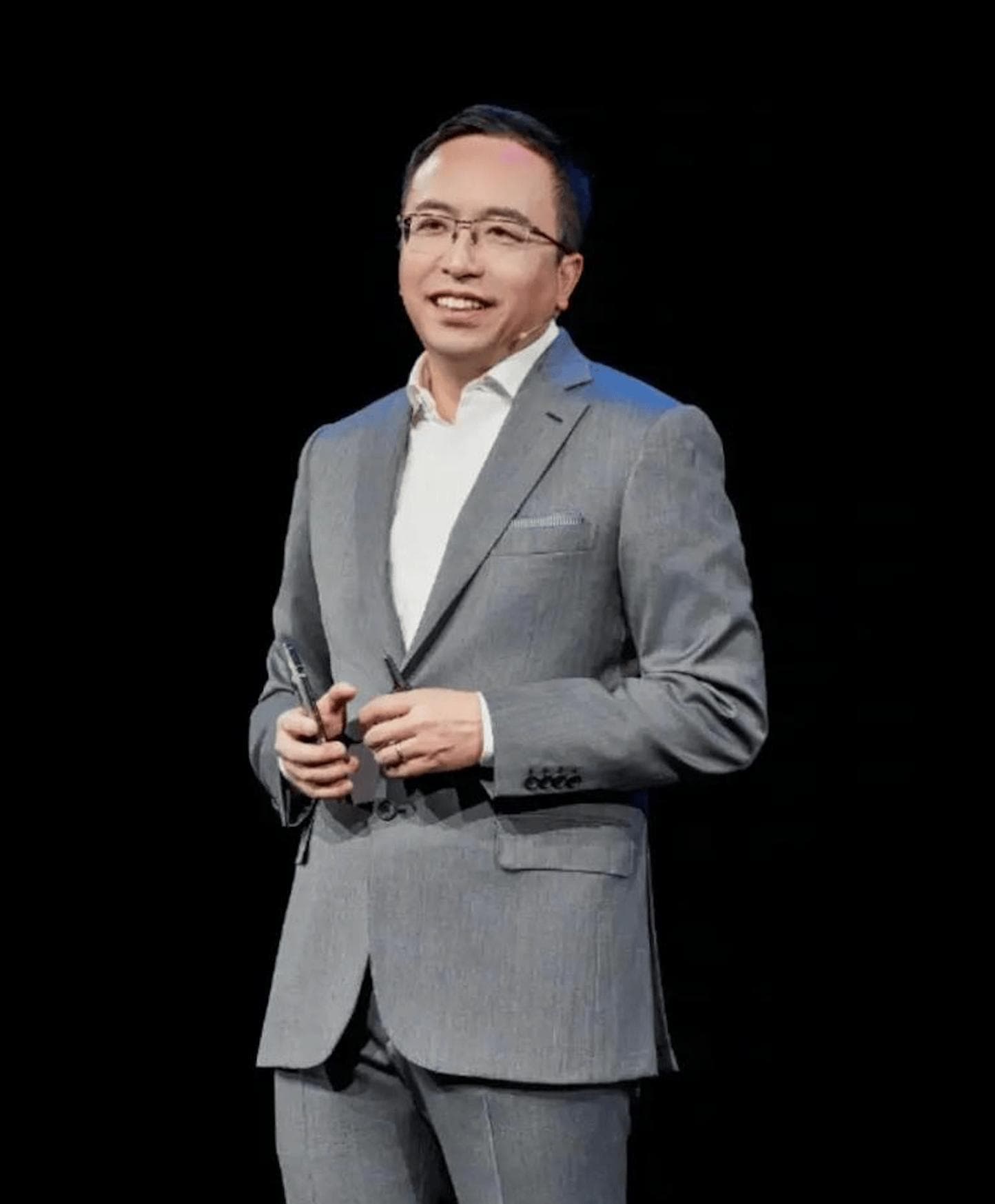 荣耀上市在即：CEO赵明离职、李健接任，去年高管团队变动频繁