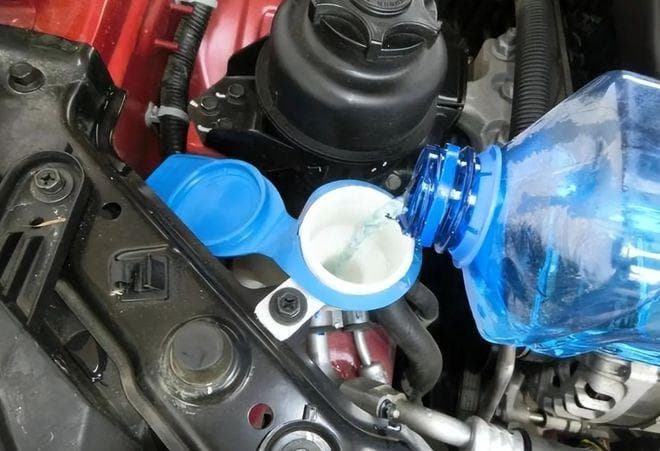 冬季玻璃水选购指南：防冻指数与去胶功能的正确匹配方法