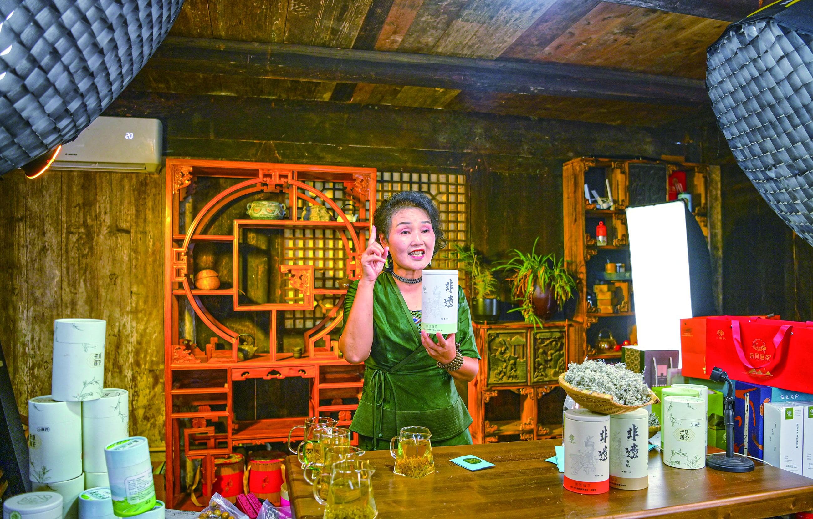 武陵深处访藤茶：一片叶子的乡村振兴之路