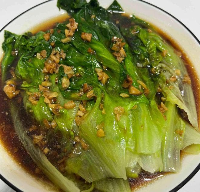 香气四溢的蚝油生菜：一口鲜美，满口清香