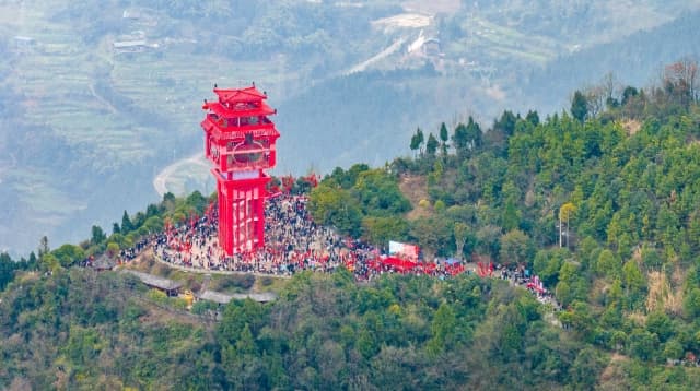 “元九”登高传承千年 一张文化名片激发双重效益