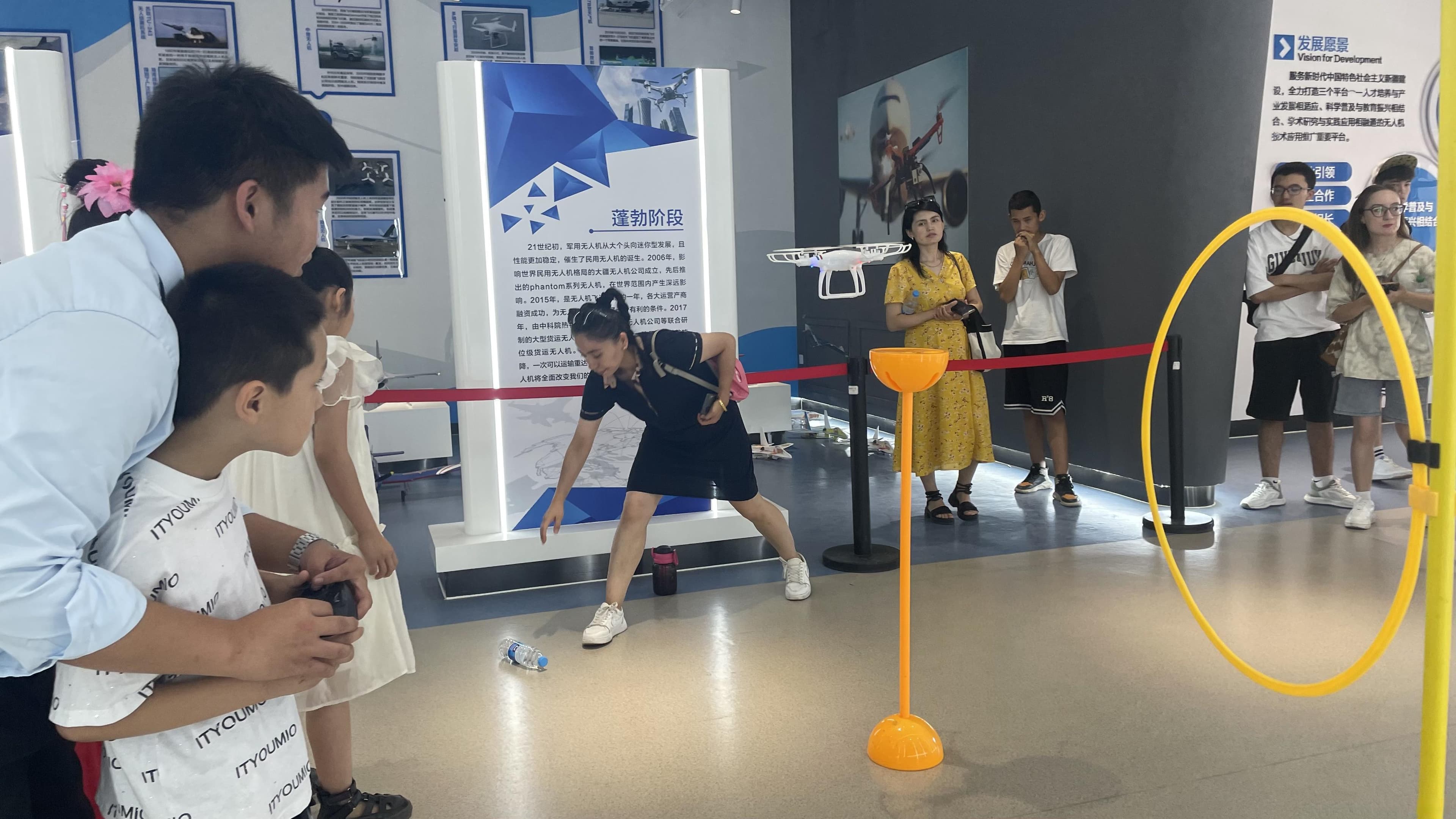 团队协作新体验：青少年无人机操控中的沟通与合作