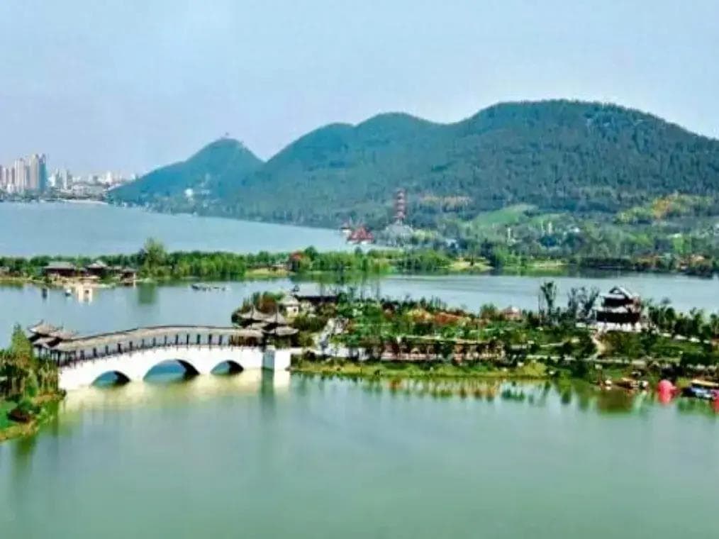 云龙湖景区：湖光山色间的自然之美