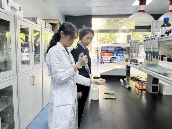 紫光灯检测蔬菜农残靠不靠谱？用实验揭秘真相！