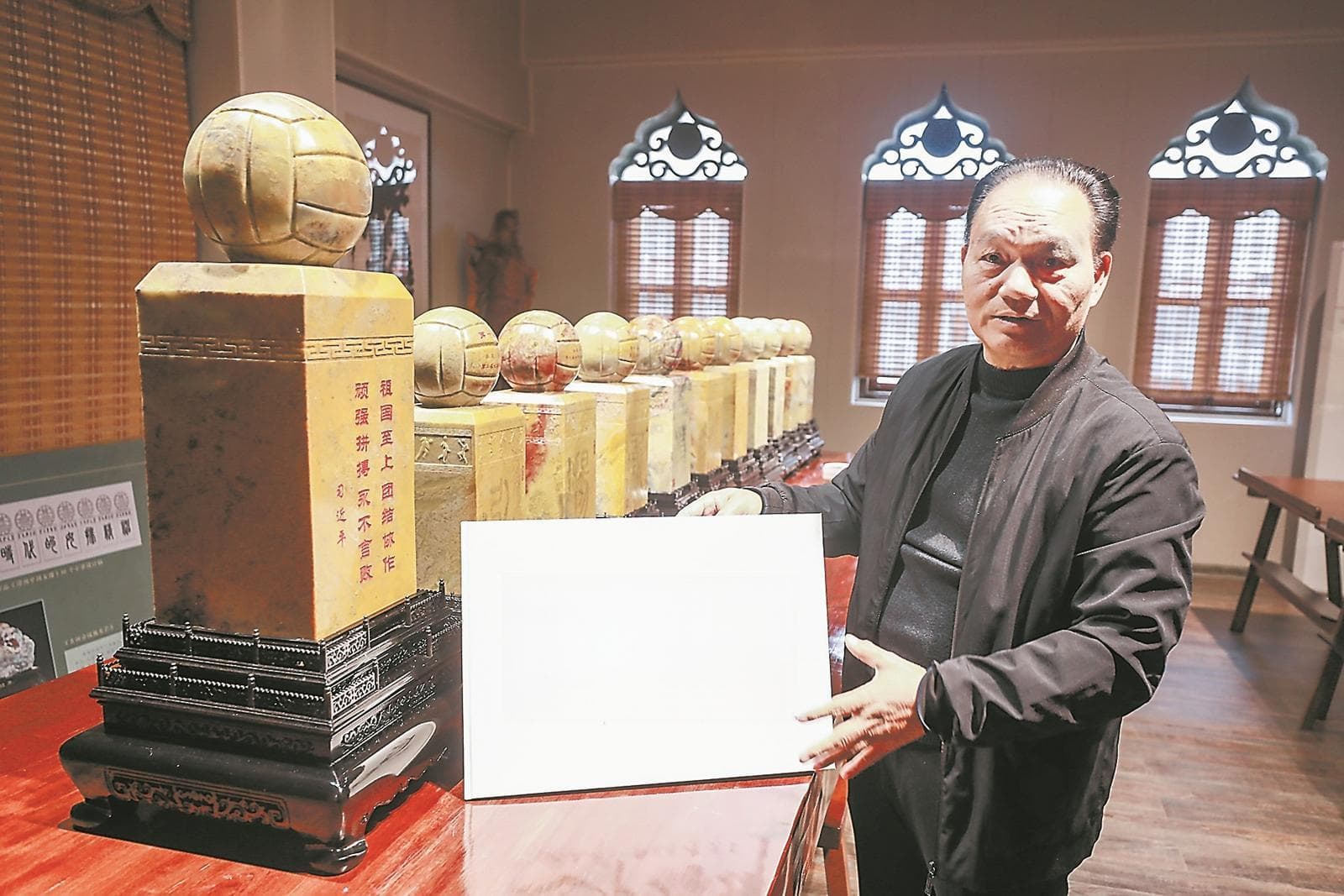微雕技艺传承人许通海：于方寸间雕刻万象
