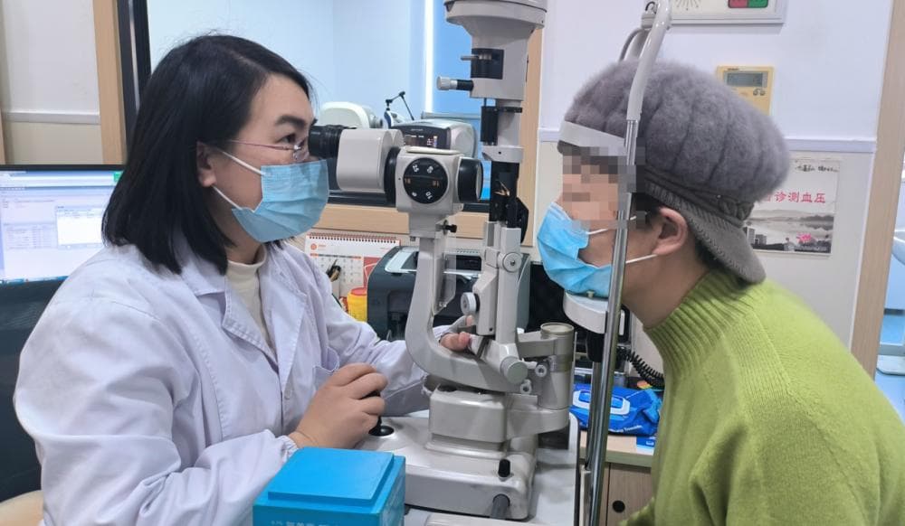 眼睛经常发炎，很多老人忽视了，只想用眼药水……