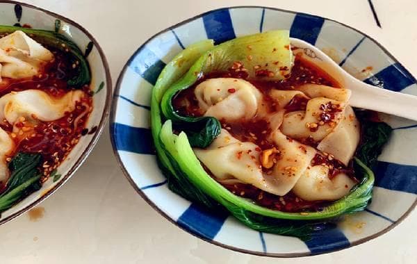 龙抄手：四川传统美食的制作方法与营养搭配