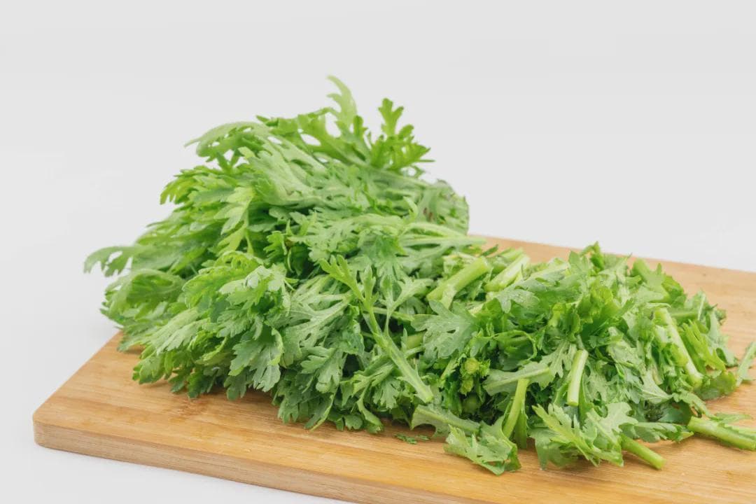 “皇帝菜”茼蒿：化痰降压又清肠，春季养生首选