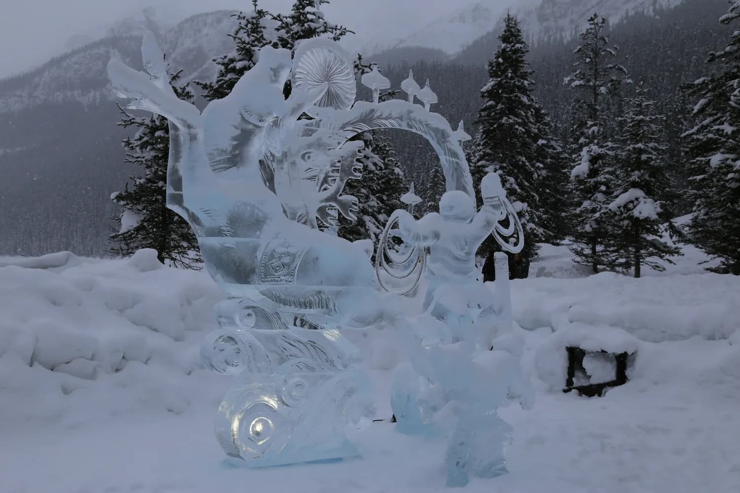 龙庆峡冰灯节盛大开幕，冰雪奇缘带你穿越梦幻世界