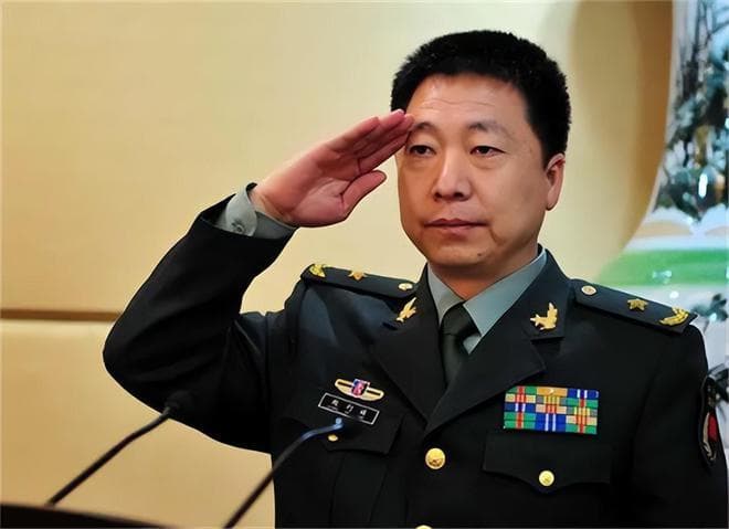 中国首位“航天英雄”杨利伟的成长之路