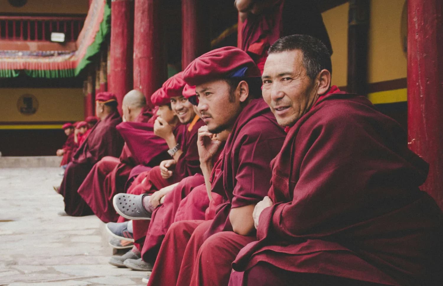 亚青寺冬季闭关修行攻略：探秘觉姆岛