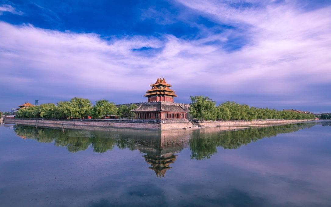 对称构图详解：摄影中的平衡与美感