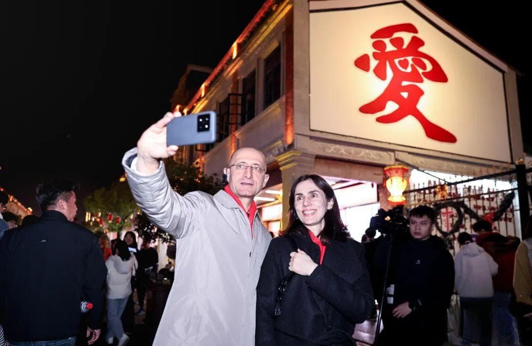 六国总领事沉浸式体验泉州版“非遗”中国年