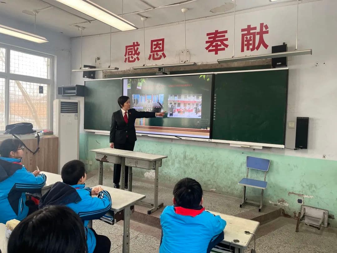 法治进校园 护航成长路 ——闻喜法院开展法治进校园活动