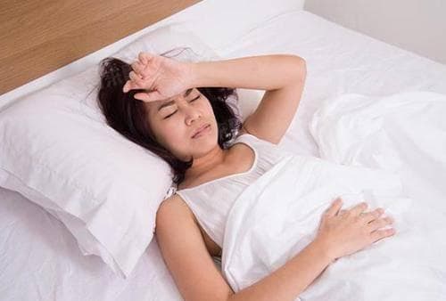 女性睡到半夜大汗淋漓？这些原因需警惕