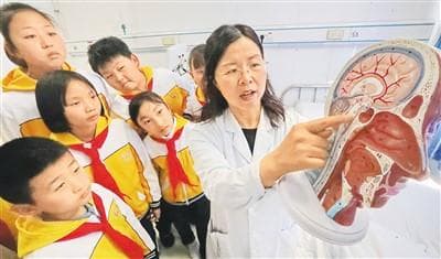 睡眠质量持续下滑，专家：网络依赖是主因