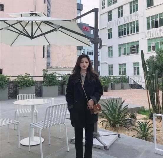 潮人穿搭太花哨？不妨试试极简风，自然大气不做作