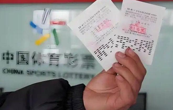 双色球头奖井喷14注，每注606万！解密彩票中奖者的幸运与焦虑
