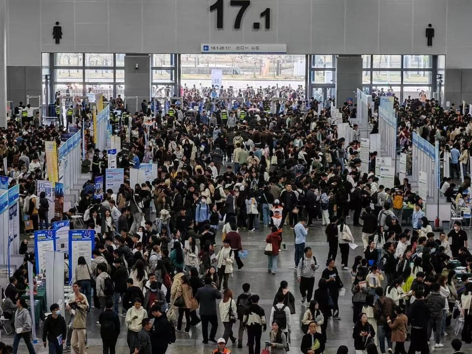 龙岗176个年薪50万以上岗位亮相“百万英才汇南粤”招聘会