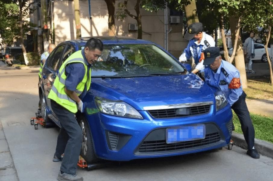 车子被堵不要慌，学会这4招，对方立马来挪车