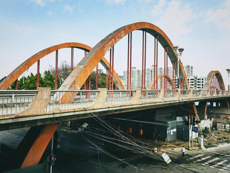 因广湛高铁建设需要，佛山33岁彩虹桥要“增高”，预计2026年1月完工