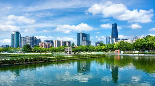 东莞"硬实力"突围：制造业大市的转型密码