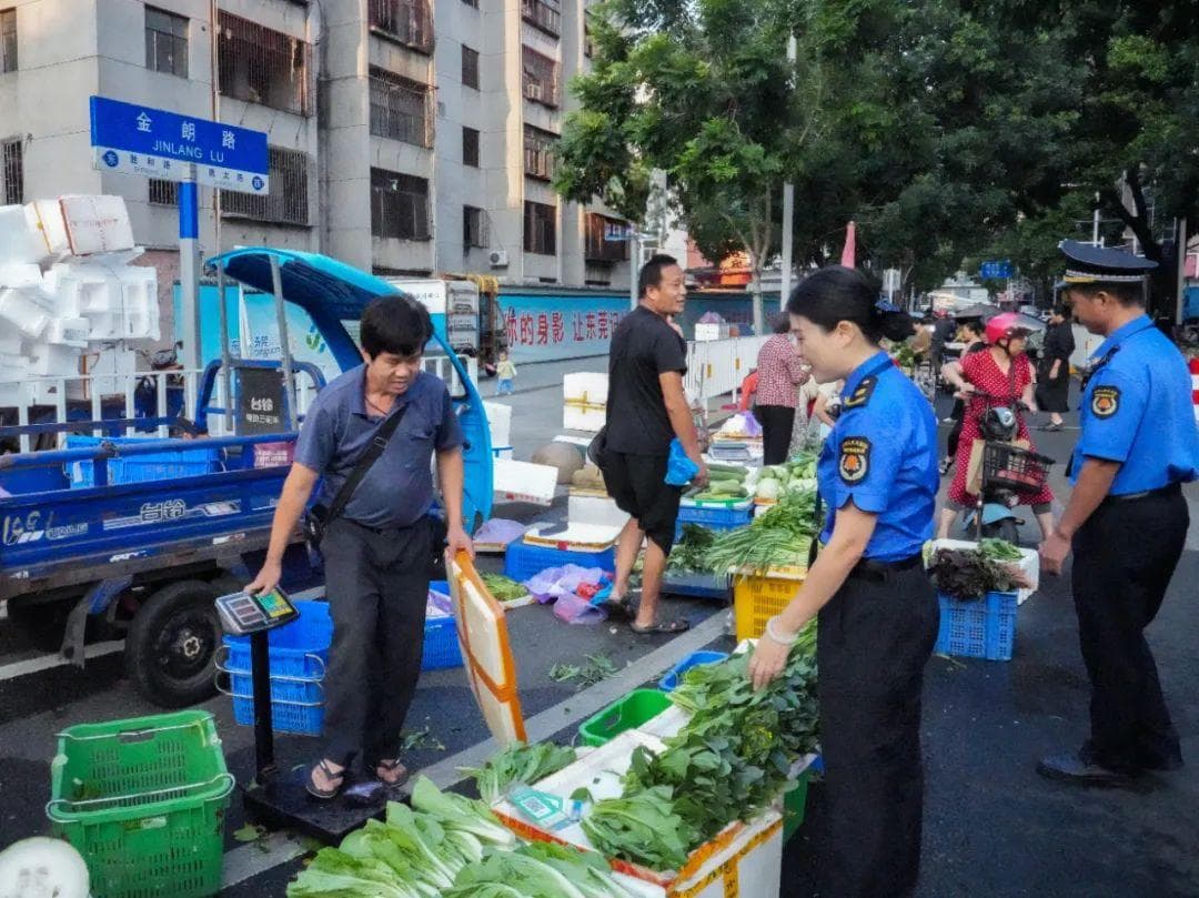 东莞南城：设立流动摊贩集中摆卖区，规范占道经营