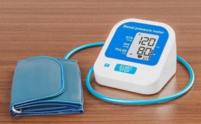 用电子血压计测血压，您可能一直在犯袖带绑错这一错误