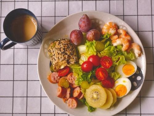 “低卡零食”真相揭秘：健康选择需谨慎